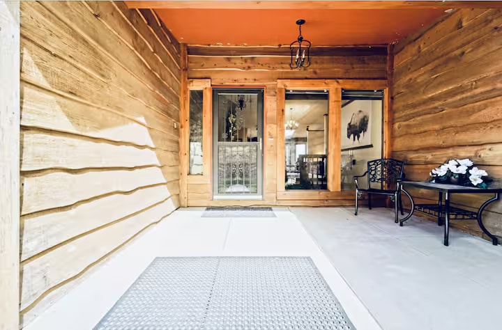 Ranch entrance gate and driveway